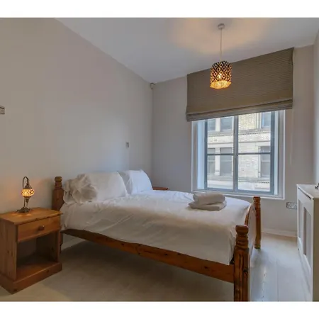 Stunning, Former Warehouse For 2 In Mcr