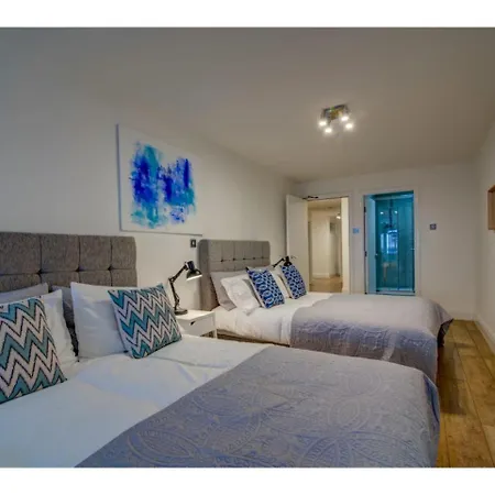 Large Stunning And Central Apt For 8 In Mcr * Manchester