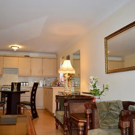 2 Bedroom Near City Centre Манчестер