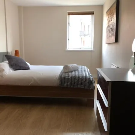 Modern 2 Bedroom In Central