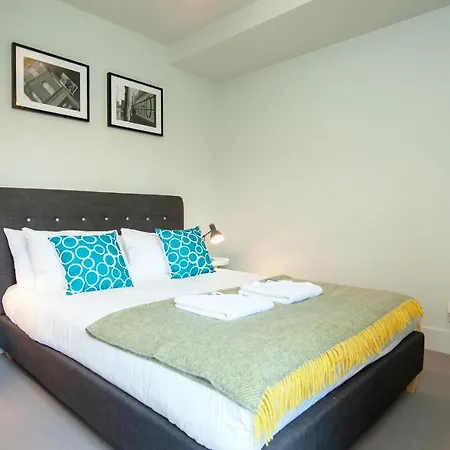 Approved Serviced Homes - Roof Gardens Манчестер