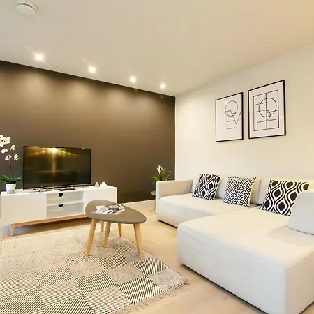 Approved Serviced Homes - Roof Gardens Манчестер