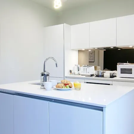 Approved Serviced Homes - Roof Gardens Апартаменты