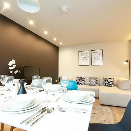Approved Serviced Homes - Roof Gardens Апартаменты Манчестер