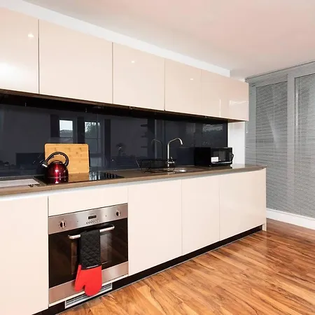 Stunning 3bd Canal-side In City Centre *