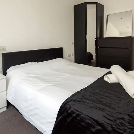 Апартаменты Stunning 3bd Canal-side In City Centre *