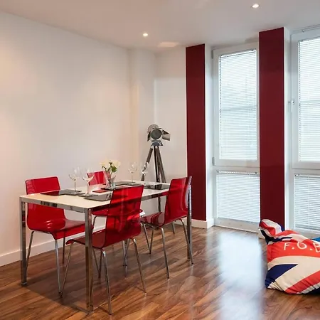 Апартаменты Stunning 3bd Canal-side In City Centre