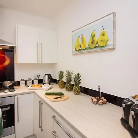 Daire The Metro 5-Bed House Manchester