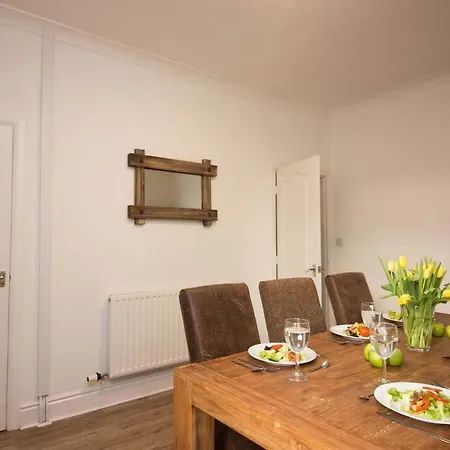 The Metro 5-Bed House Daire