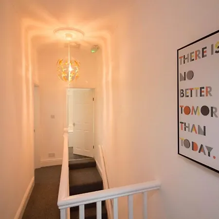 The Metro 5-Bed House * Manchester