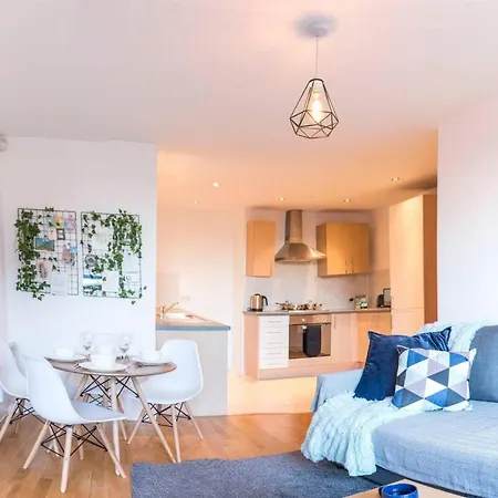 Διαμέρισμα Modern 2 Bedroom In City Centre With Balcony *