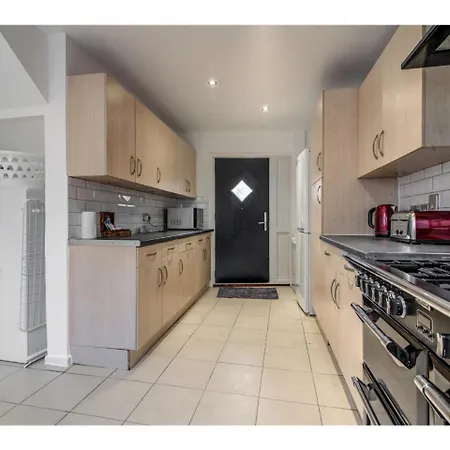 Apartment Large And Stylish House For Up To 8 In Manchester