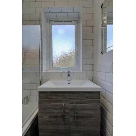 Large And Stylish House For Up To 8 In * Manchester