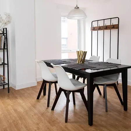 Stylish 2bd City Apt By Guestready Apartmán
