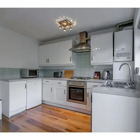 Modern & Bright For Up To 4, South Апартаменты