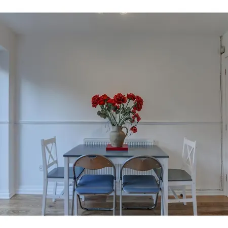 Modern & Bright For Up To 4, South Апартаменты