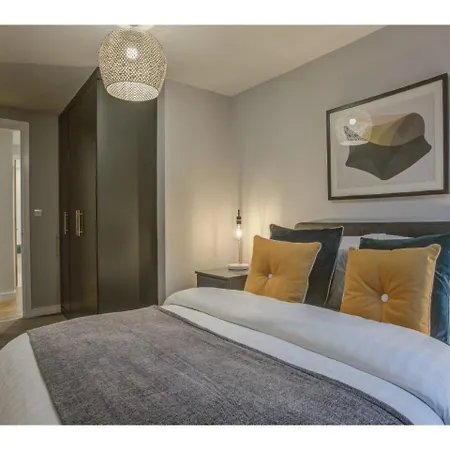 Stunning For 4 In Wilmslow, * Манчестер