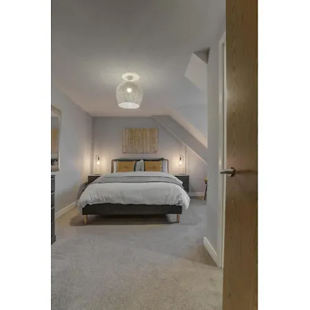 Stunning For 4 In Wilmslow, Апартаменты