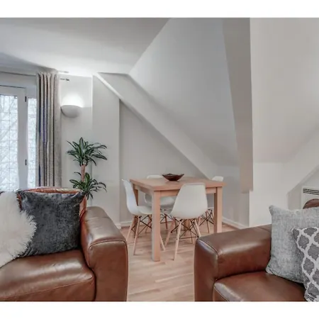 Stunning For 4 In Wilmslow,