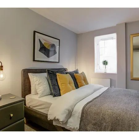 Stunning For 4 In Wilmslow, Апартаменты Манчестер