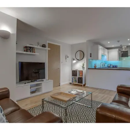 Stunning For 4 In Wilmslow, Манчестер