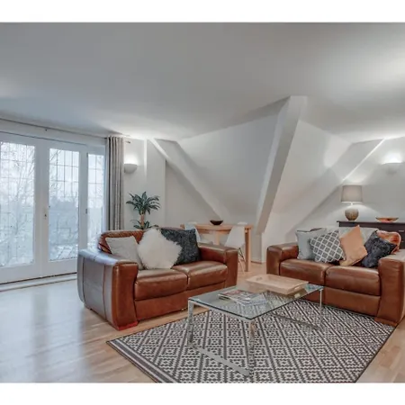 Stunning For 4 In Wilmslow, Апартаменты Манчестер