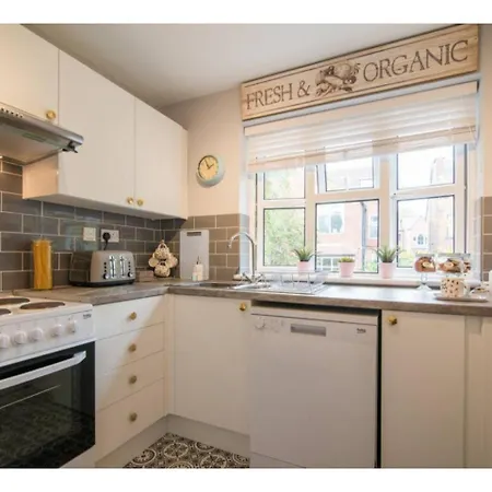 Flat In Chorlton Nr Utd & City Sleeps 8 Apartment *