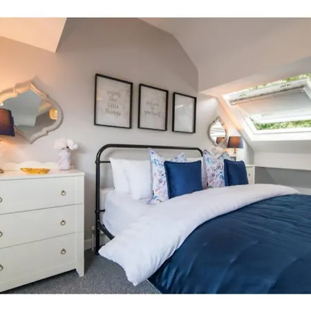 Apartment Flat In Chorlton Nr Utd & City Sleeps 8