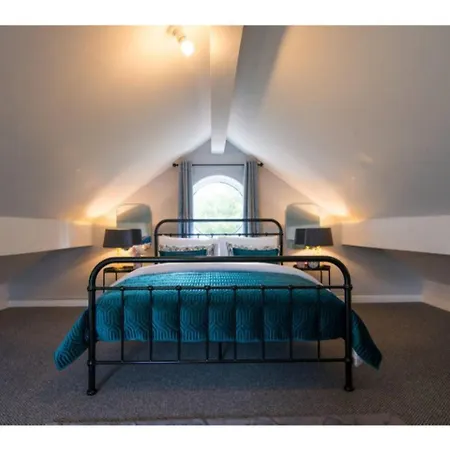 Flat In Chorlton Nr Utd & City Sleeps 8 * Manchester