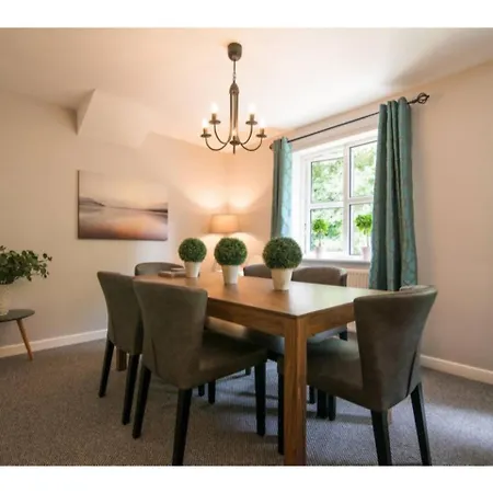 Апартаменты Flat In Chorlton Nr Utd & City Sleeps 8 *