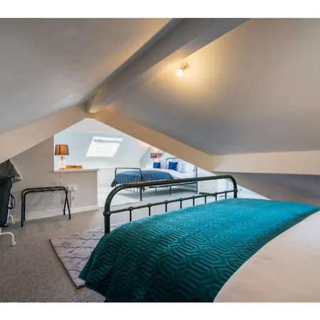 Flat In Chorlton Nr Utd & City Sleeps 8 Апартаменты Манчестер