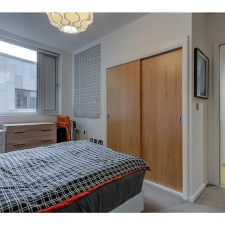 Stylish And Charming Apt For Up To 4, * マンチェスター