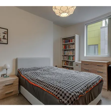 Stylish And Charming Apt For Up To 4, *