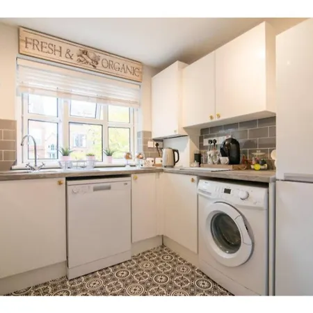 Flat In Chorlton Nr Utd & City Sleeps 8 Апартаменты