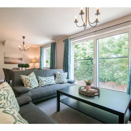 Апартаменты Flat In Chorlton Nr Utd & City Sleeps 8