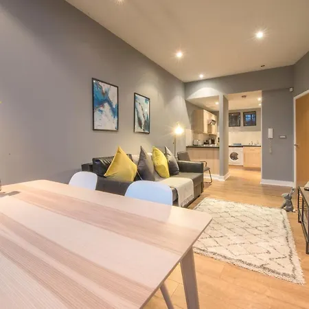 2 Bedroom Near Victoria Manchester