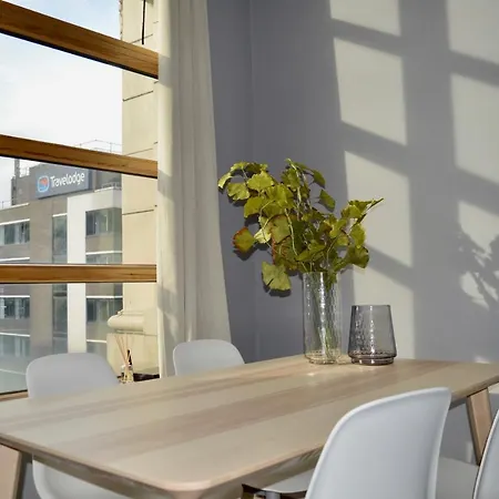 2 Bedroom Near Victoria Apartment *