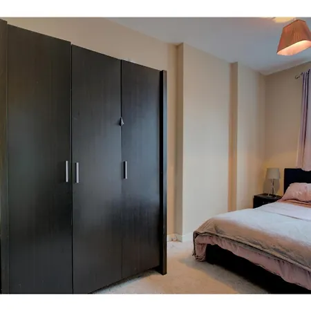 Central Apt For 4 Skyline Views & Canal Adjacent Апартаменты *