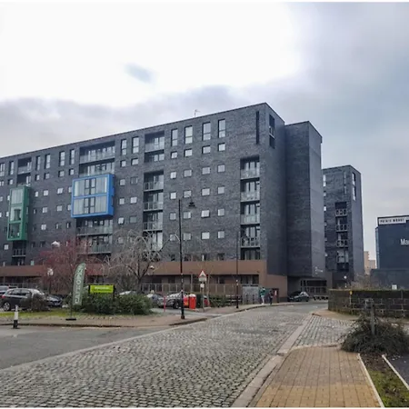 Апартаменты Central Apt For 4 Skyline Views & Canal Adjacent *