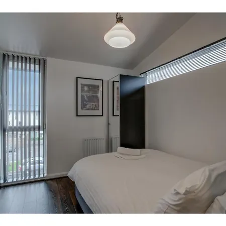 Апартаменты Stylish, Three Storey In Central Манчестер