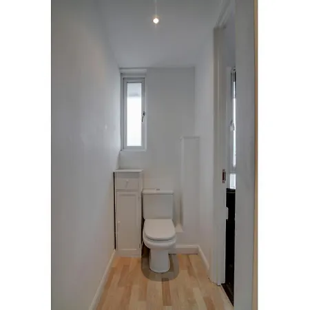 Stylish, Three Storey In Central * Manchester