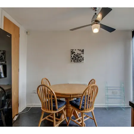 Stylish, Three Storey In Central Апартаменты