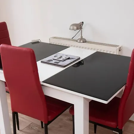 Sleek And Stylish 2bd W Officestudio Daire Manchester