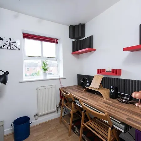 Daire Sleek And Stylish 2bd W Officestudio *