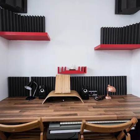 Sleek And Stylish 2bd W Officestudio