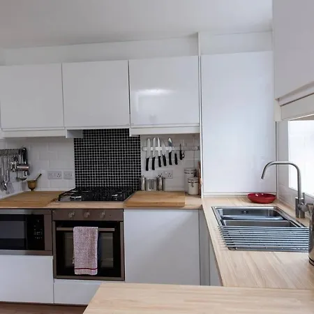 Sleek And Stylish 2bd W Officestudio Daire *