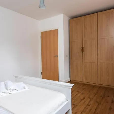 Artistic Flat In West Didsbury By Guestready *