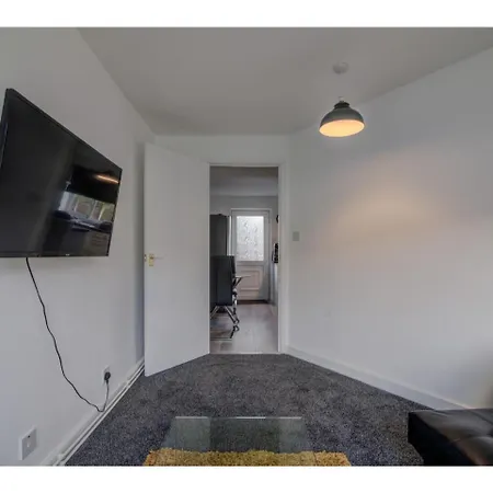 Amazing Modern House For Up To 5 In Salford Quays *