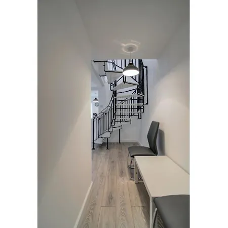 Amazing Modern House For Up To 5 In Salford Quays *