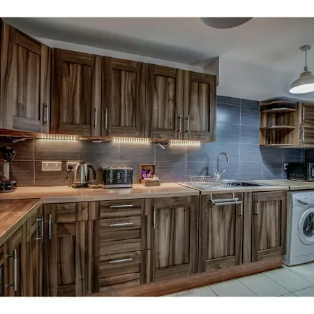 Super Spacious Apt For 4 Close To Salford Quays Apartment